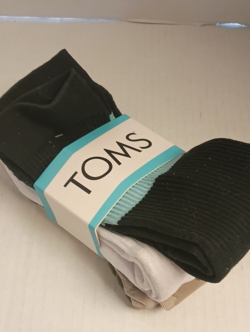 Toms Men's Or Women's 3-Pack Crew Socks in Black, White & Cammo, New With Tags